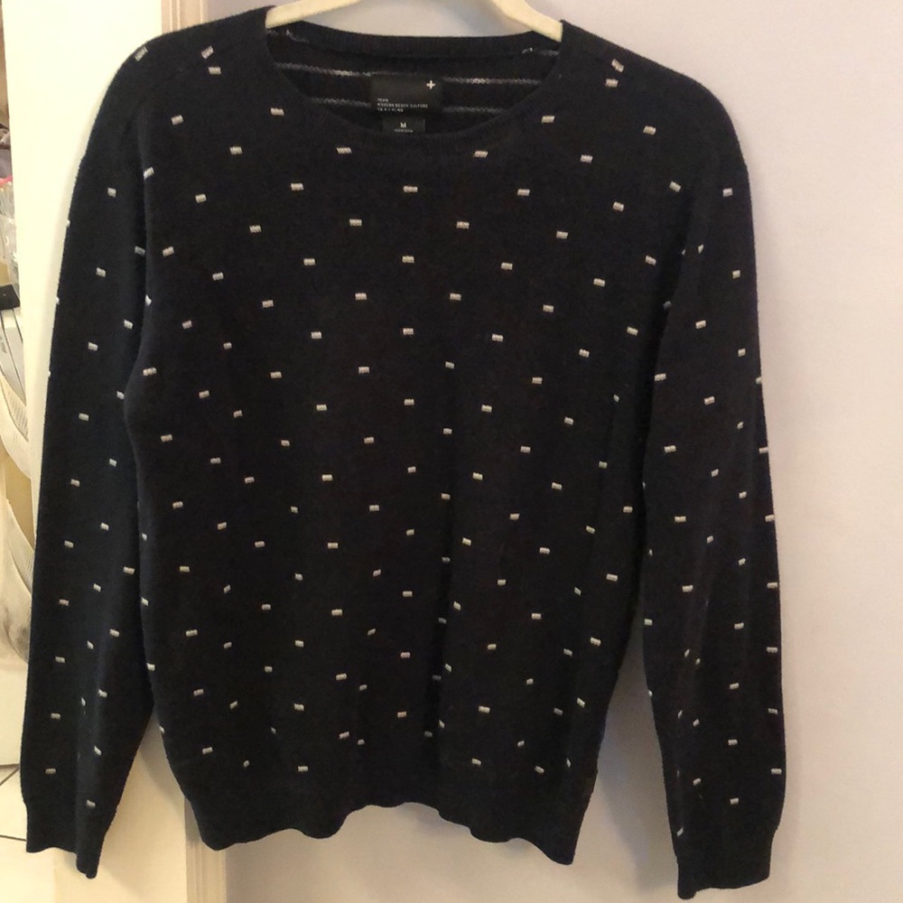Tavik Modern Beach Culture Black sweater.embroidered detail. Med,fits like Large